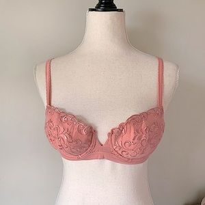 Vintage Y2K Victoria’s Secret Scalloped Lace Coral Bra•34C